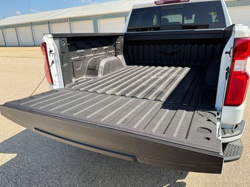 New 2026 Chevrolet Silverado 1500 RST w/ Redline Edition AWD/4WD image 11