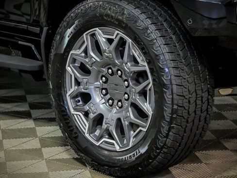 New 2025 GMC Hummer EV 3X image 3