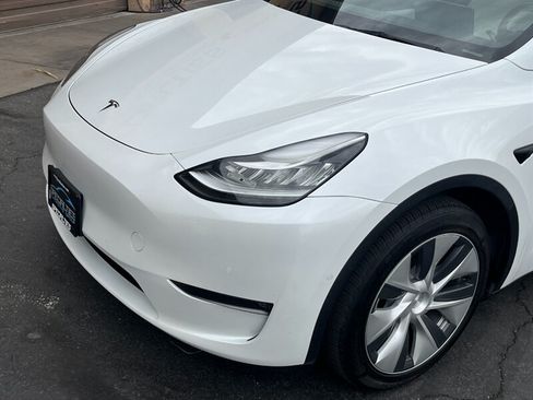 Used 2022 Tesla Model Y Long Range AWD/4WD image 12
