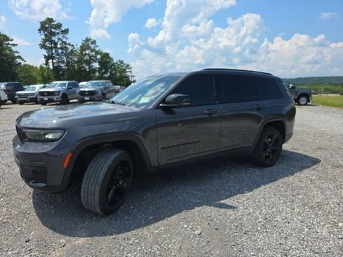 Used 2023 Jeep Grand Cherokee L Altitude AWD/4WD image 3