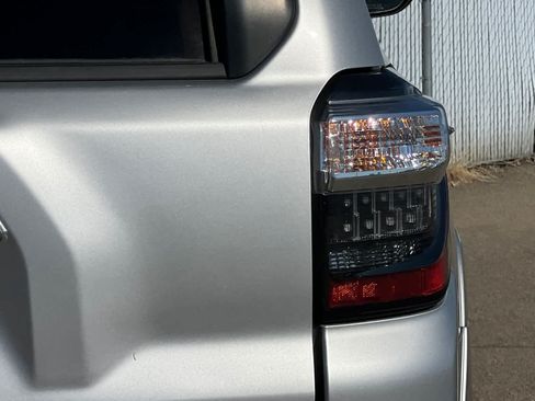 Used 2016 Toyota 4Runner Limited AWD/4WD image 21