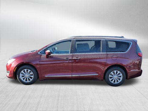 Used 2017 Chrysler Pacifica Touring-L image 4