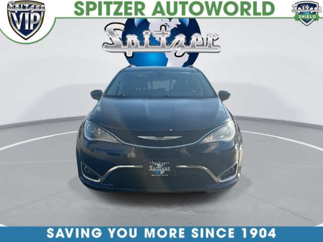 Used 2018 Chrysler Pacifica Touring-L FWD image 4