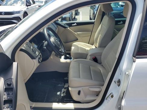 Used 2015 Volkswagen Tiguan SE FWD image 16