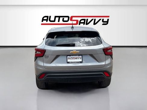 Used 2026 Chevrolet Trax LS w/ LS Convenience Package FWD image 6