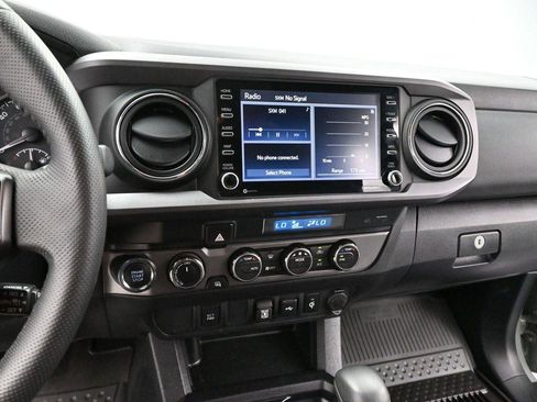 Used 2023 Toyota Tacoma TRD Sport AWD/4WD image 17