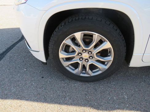 Used 2018 Chevrolet Traverse Premier AWD/4WD image 2