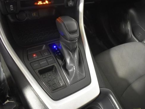 Used 2025 Toyota RAV4 XLE FWD image 24
