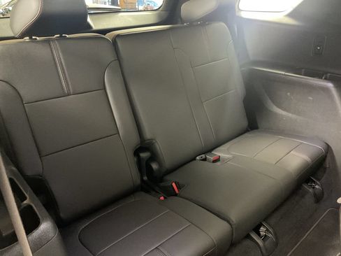 Used 2023 Chevrolet Traverse RS FWD image 22