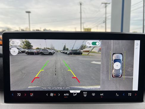 Used 2025 Ford Explorer ST-Line w/ Premium Package image 32