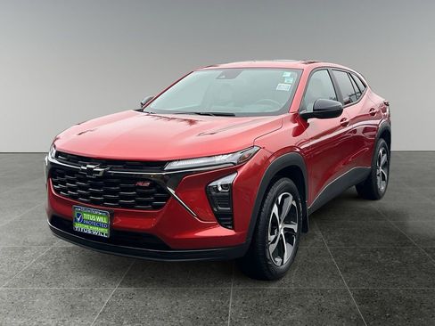 Used 2024 Chevrolet Trax RS w/ Sunroof Package image 3