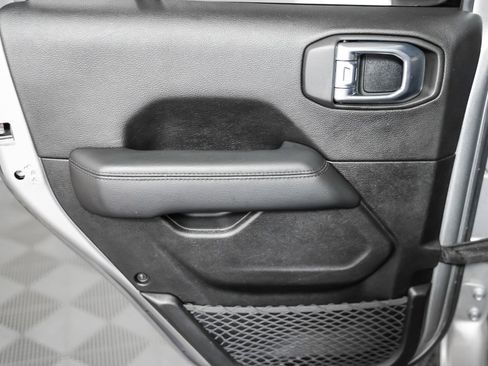 Used 2019 Jeep Wrangler Unlimited Sahara AWD/4WD image 27