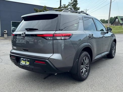 Certified 2026 Nissan Pathfinder SV FWD image 3