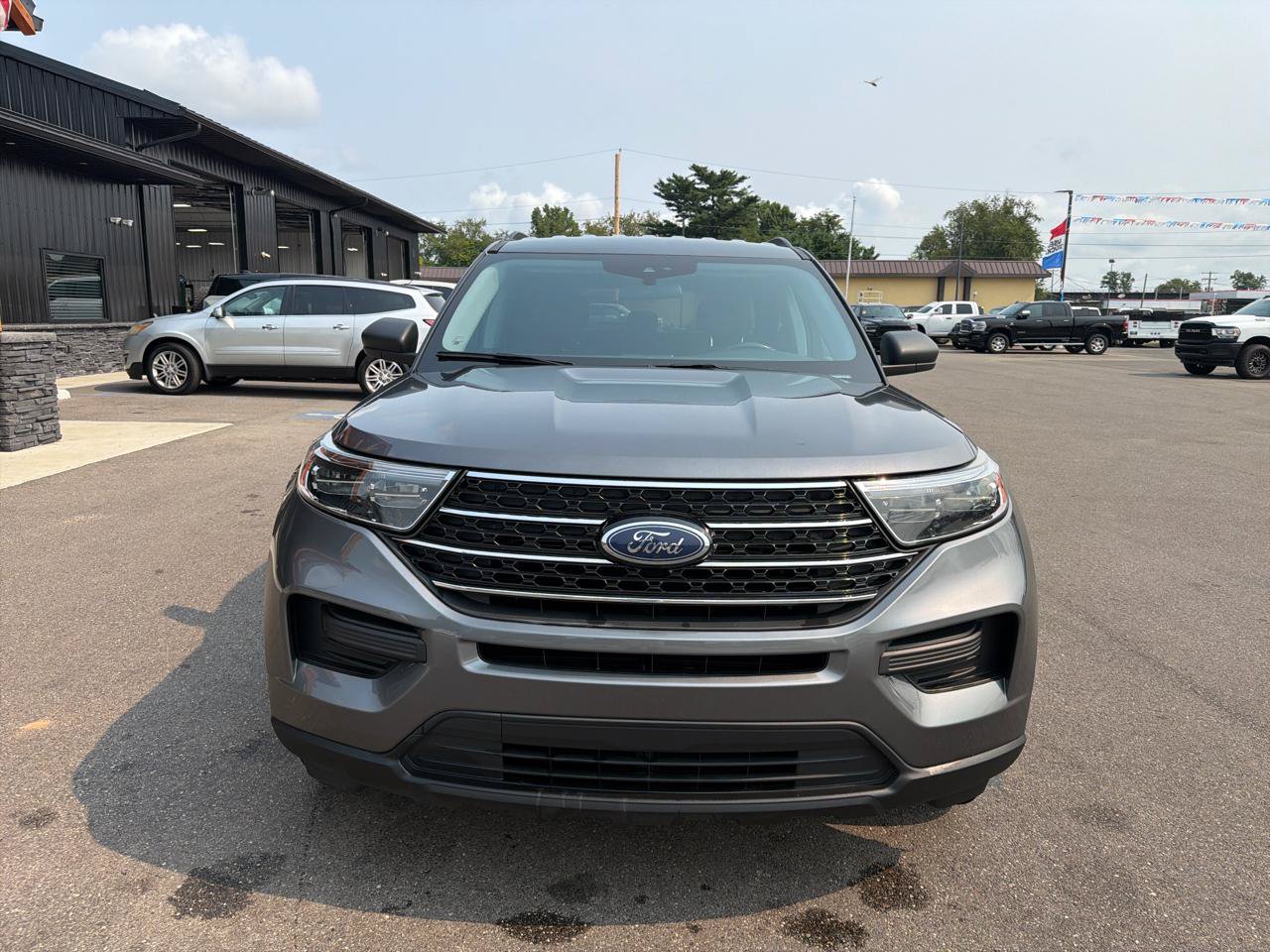 Used 2021 Ford Explorer XLT AWD/4WD image 2