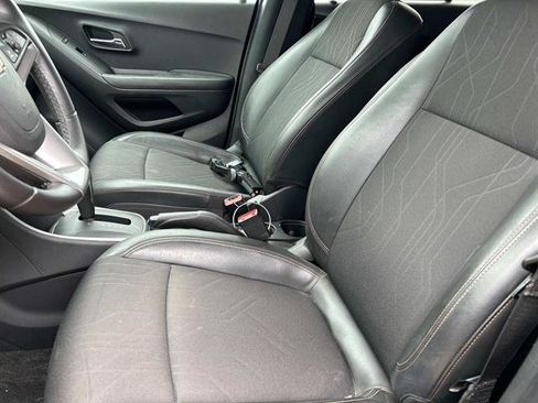 Certified 2022 Chevrolet Trax LT w/ LT Convenience Package image 27