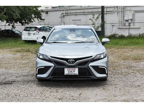 Used 2022 Toyota Camry SE w/ Convenience Package FWD image 8