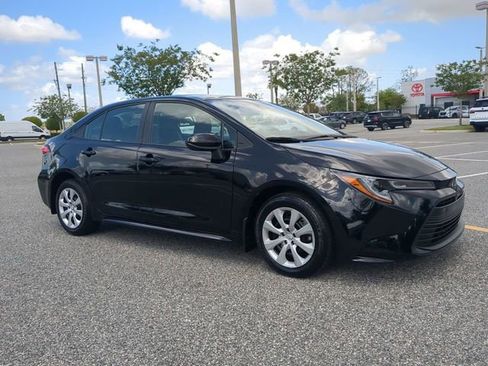 Certified 2025 Toyota Corolla LE image 1