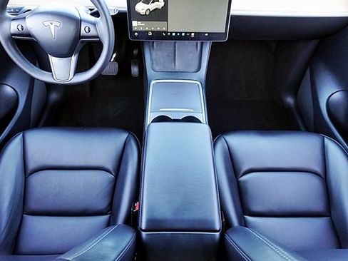 Used 2021 Tesla Model Y Long Range AWD/4WD image 30