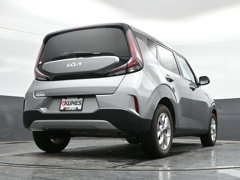 Used 2025 Kia Soul LX w/ LX Technology Package FWD image 38