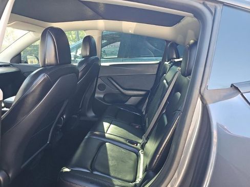 Used 2022 Tesla Model Y Long Range image 13