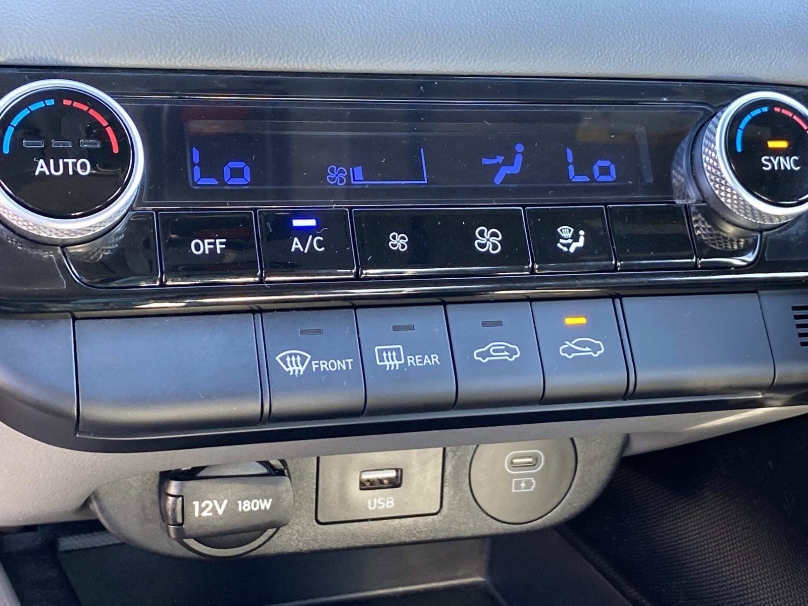 Used 2024 Hyundai Elantra SEL FWD image 12