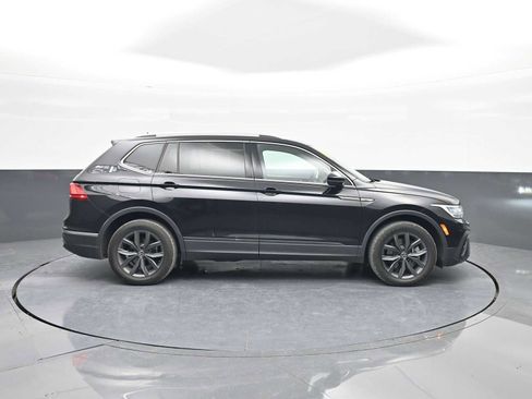 Used 2023 Volkswagen Tiguan SE image 9