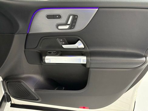 Used 2021 Mercedes-Benz GLB 250 w/ Premium Package image 42