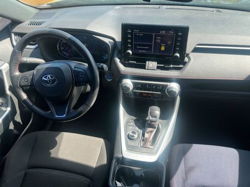 Used 2021 Toyota RAV4 SE w/ Weather & Moonroof Package AWD/4WD image 10