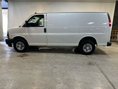 Used 2018 Chevrolet Express 2500 w/ Driver Convenience Package image 8