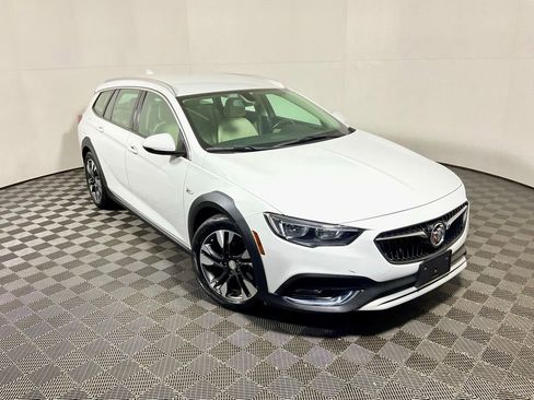 Used 2018 Buick Regal Preferred w/ Sights and Sounds Package image 3