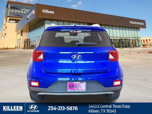 Used 2024 Hyundai Venue Limited image 8