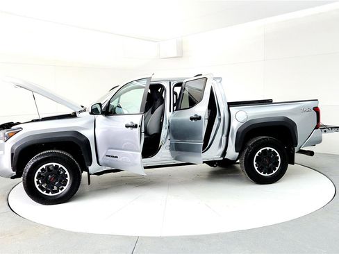 Certified 2024 Toyota Tacoma TRD Off-Road w/ TRD Off Road Upgrade Package image 10