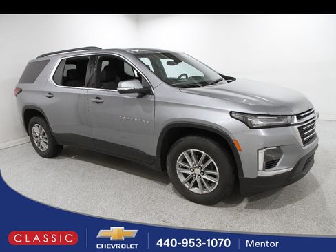 Used 2023 Chevrolet Traverse LT image 1