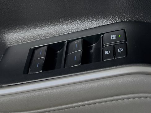 Used 2021 Toyota Highlander XLE image 17