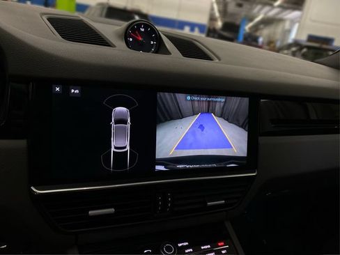 Used 2019 Porsche Cayenne AWD/4WD image 32