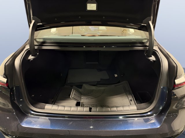 Used 2023 BMW 760i xDrive w/ Luxury Rear Seating Package AWD/4WD image 10