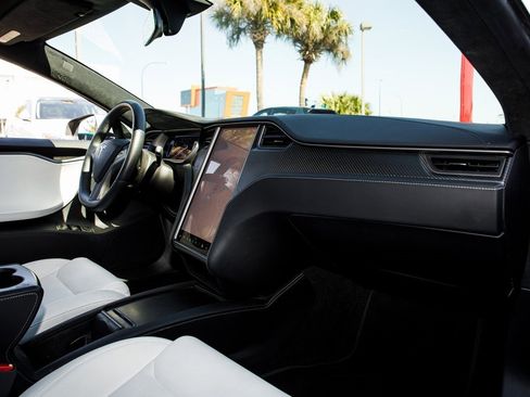 Used 2020 Tesla Model S Performance image 36