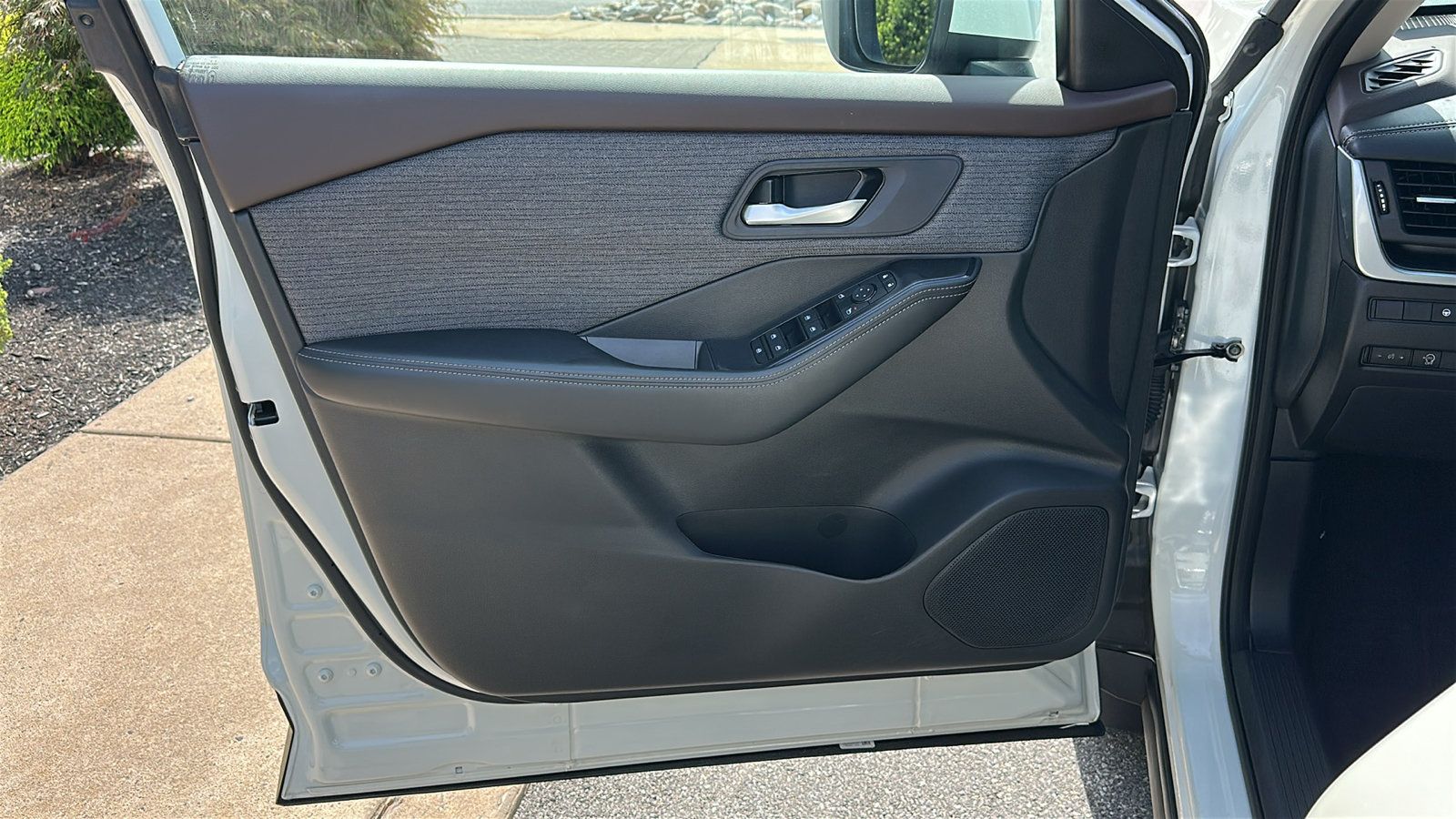 Certified 2023 Nissan Rogue SV AWD/4WD image 12