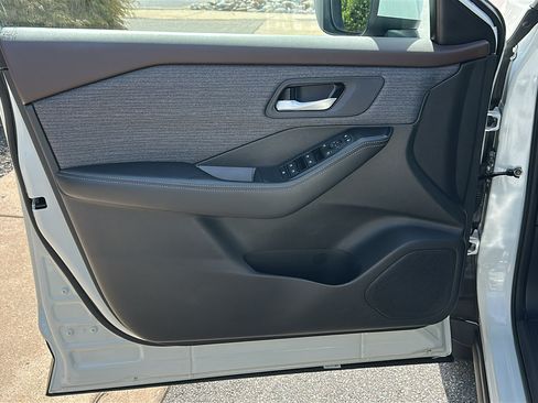 Certified 2023 Nissan Rogue SV AWD/4WD image 12