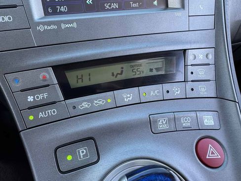 Used 2012 Toyota Prius Three w/ Solar Roof Pkg image 29