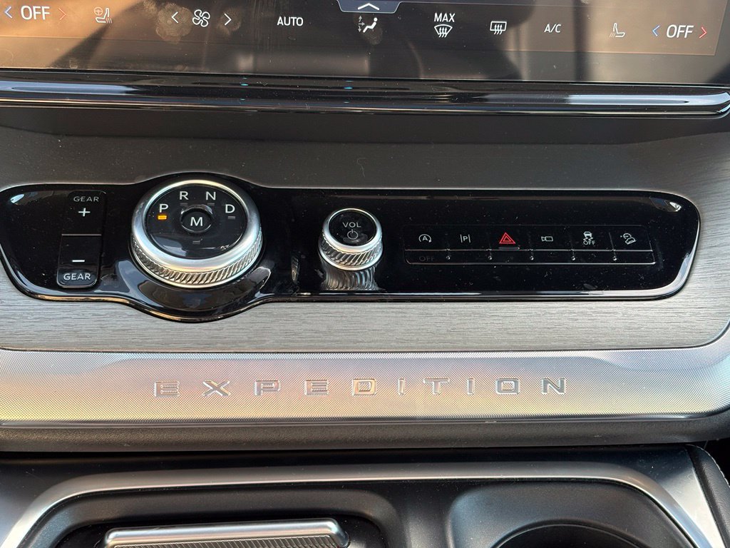 Used 2025 Ford Expedition Platinum AWD/4WD image 31