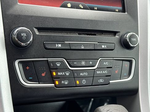 Used 2016 Ford Fusion SE image 17