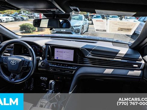 Used 2025 Toyota Camry SE image 27