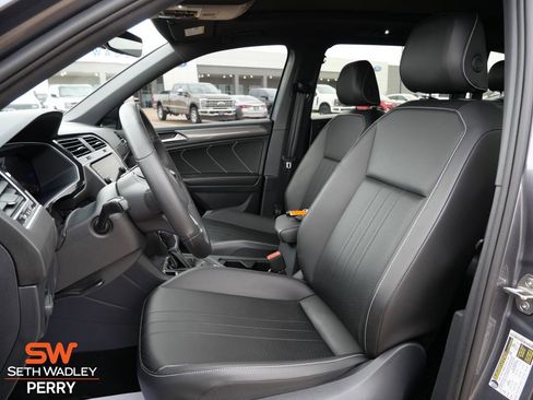 Used 2024 Volkswagen Tiguan SE R-Line image 18