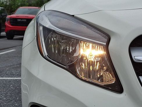 Used 2016 Mercedes-Benz GLA 250 4MATIC image 9