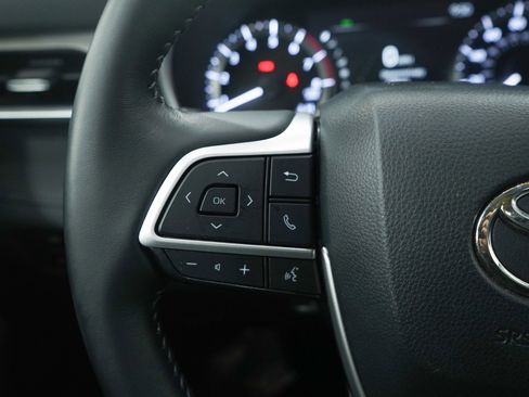 Used 2024 Toyota Highlander XLE image 27