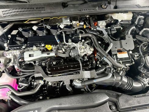 Used 2024 Toyota Prius LE FWD image 32