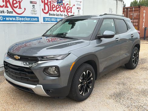 Used 2021 Chevrolet TrailBlazer LT w/ Convenience Package FWD image 6