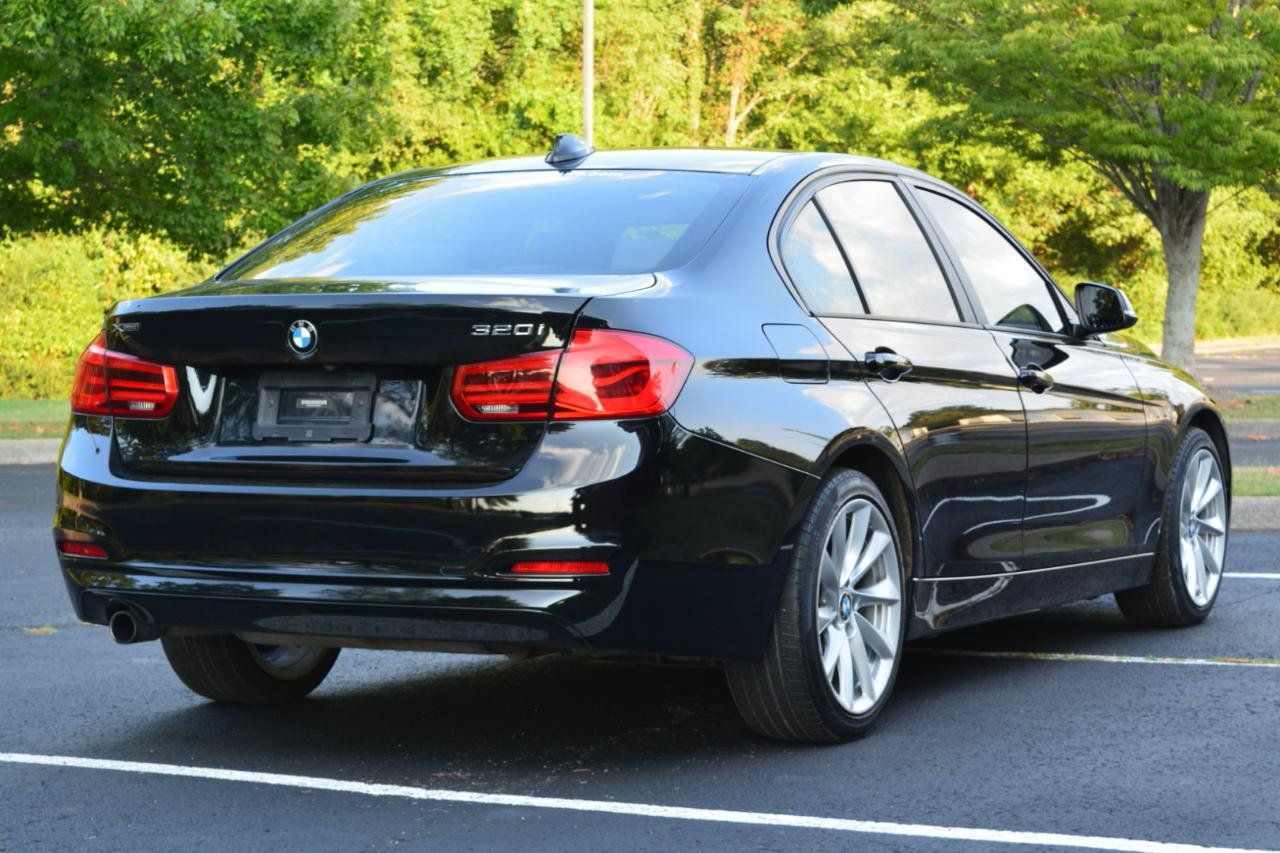 Used 2018 BMW 320i xDrive Sedan w/ Premium Package AWD/4WD image 5