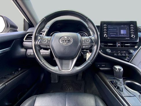 Used 2021 Toyota Camry SE FWD image 6